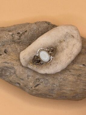 Vintage Sterling Silver White Opal-Style Filigree Ring SIZE US 8 1/4